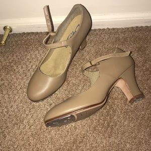 Manhattan Xtreme Capezio Tap Shoes Caramel